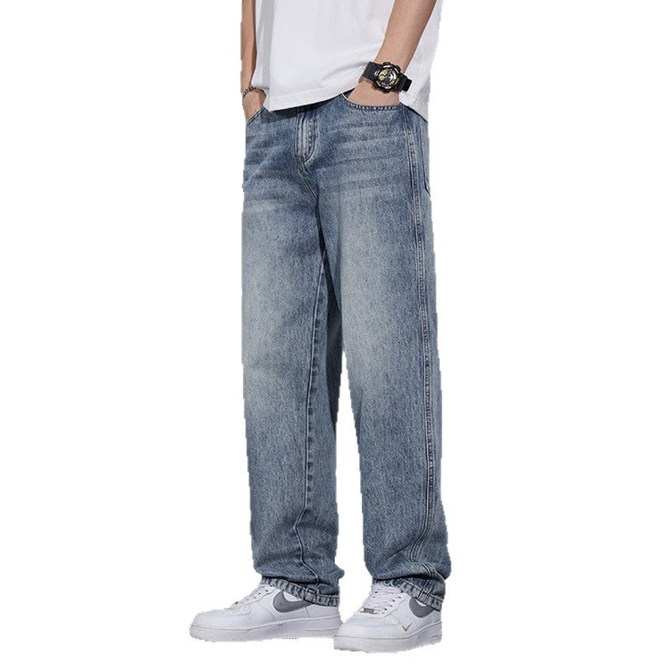 Light blue straight jeans, relaxed straight-leg silhouette with front pockets