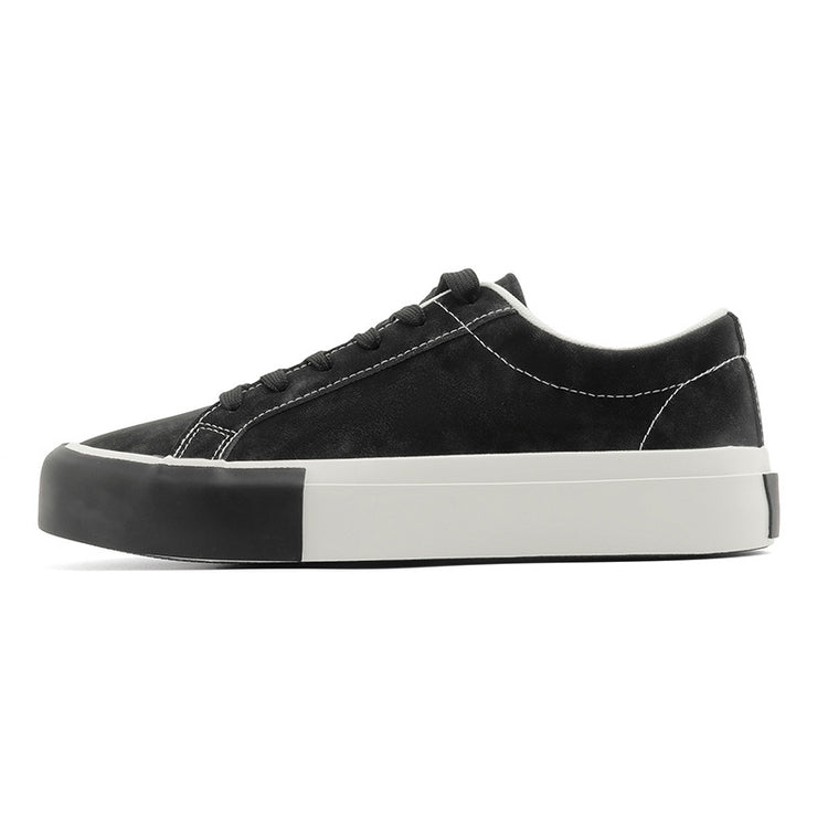 Black low-top sneaker side profile with lace-up and white contrast midsole