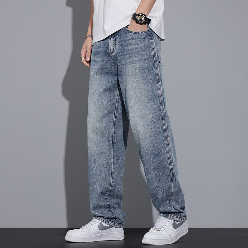 Light blue straight jeans with faded wash, side seam and relaxed leg opening
