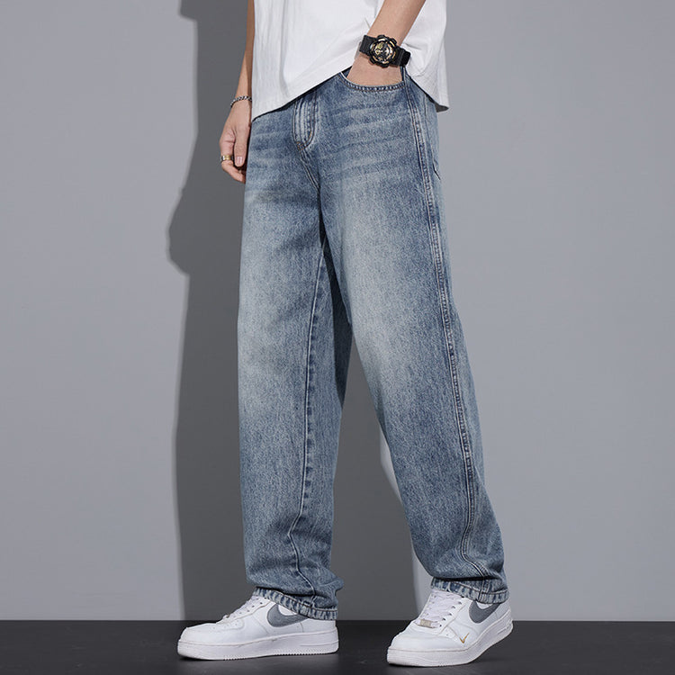 Light blue straight jeans with faded wash, side seam and relaxed leg opening